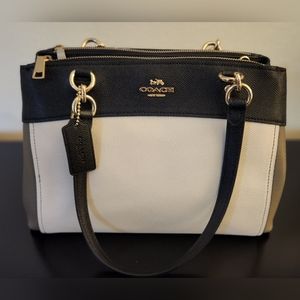 Coach Brooke Carryall